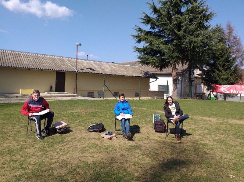 Students from Rada Robica Primary school sitting outside